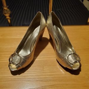 BCBGENERATION Chuncky heel gold shoe